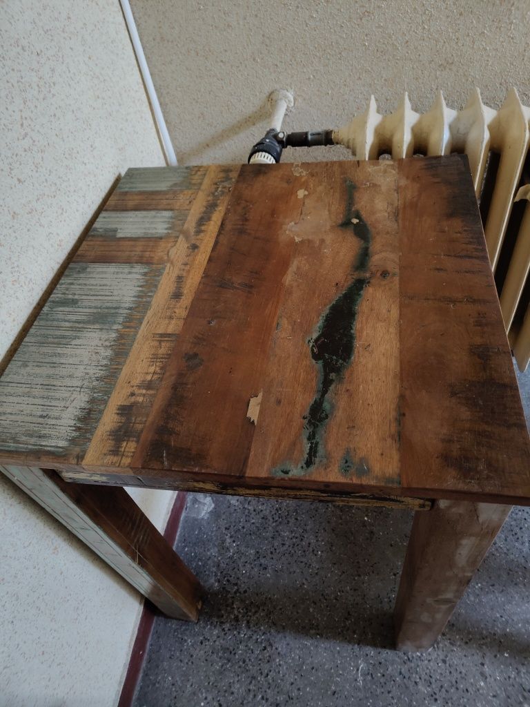 Stół 60x60 ze starego drewna.