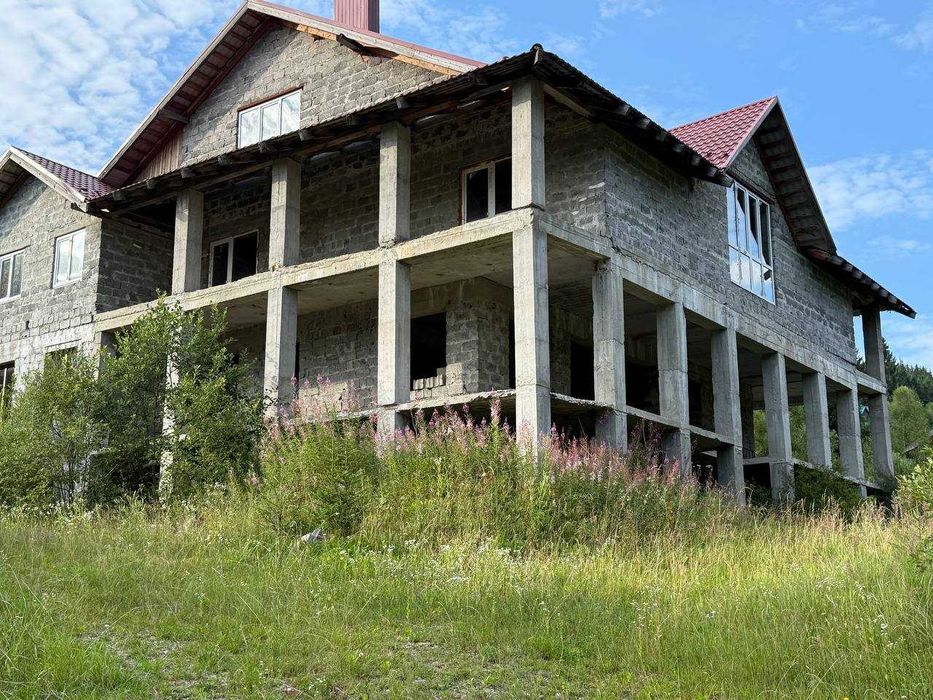 Незавершене будівництвопід готель, гори Вишків