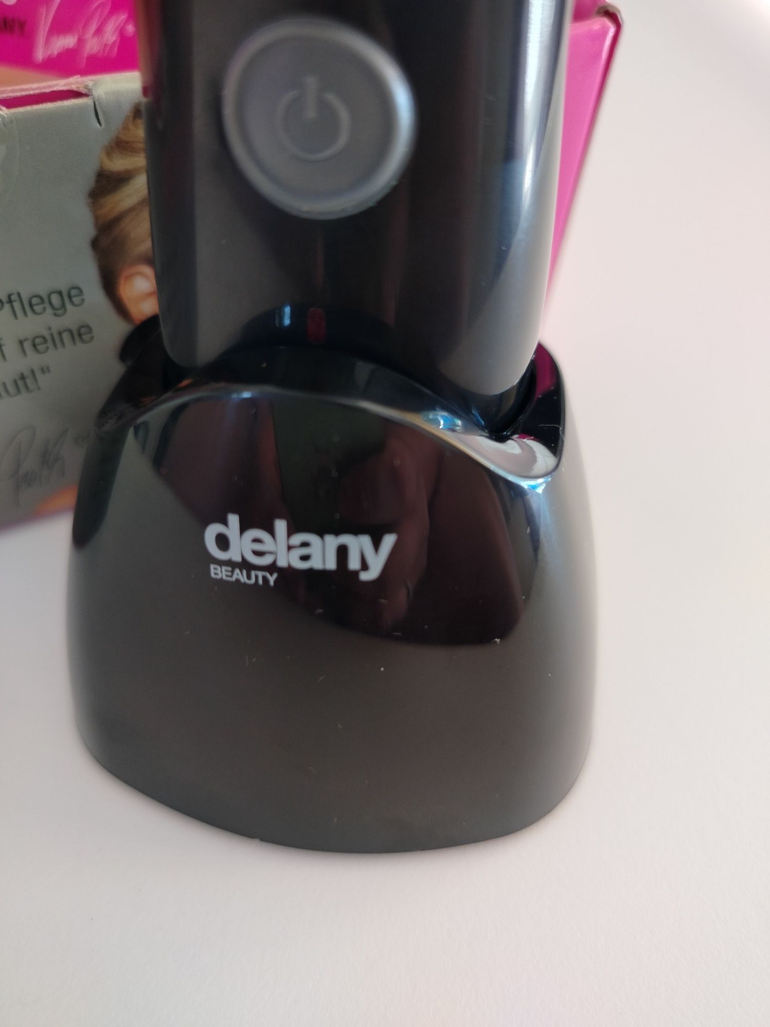 Nowy masażer do twarzy szczotka Delany Beauty Sonic Sensitive makijaż