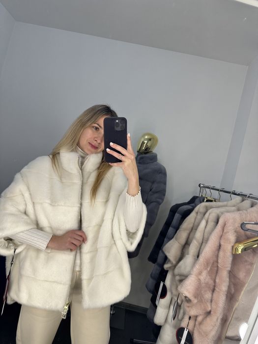 Біла , беж  нюд норковая кофта