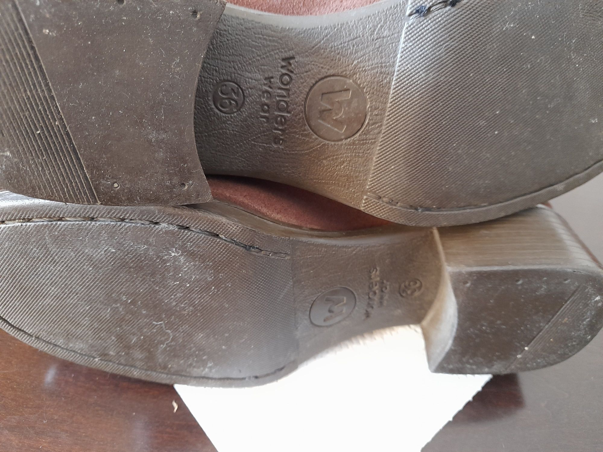 Botas em camurça n. 36