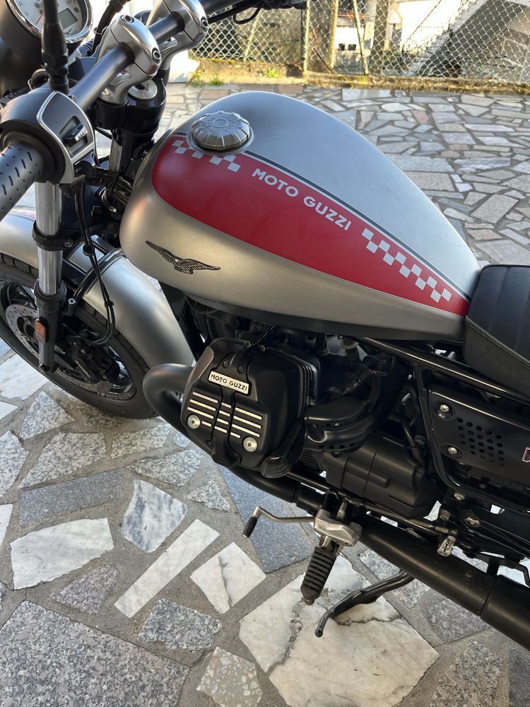 Moto Guzzi v9 Bobber