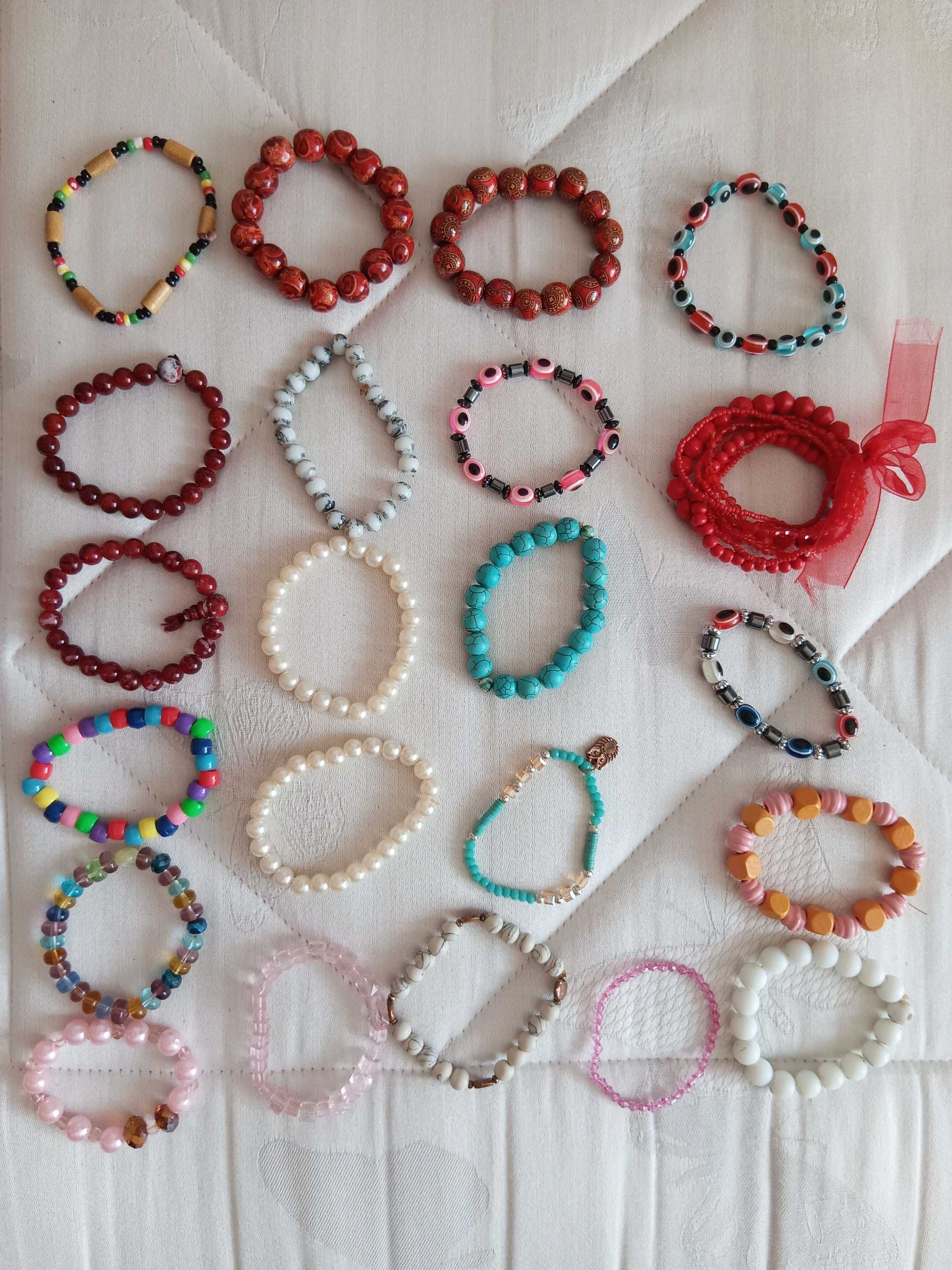 Mais de 50 pulseiras para venda