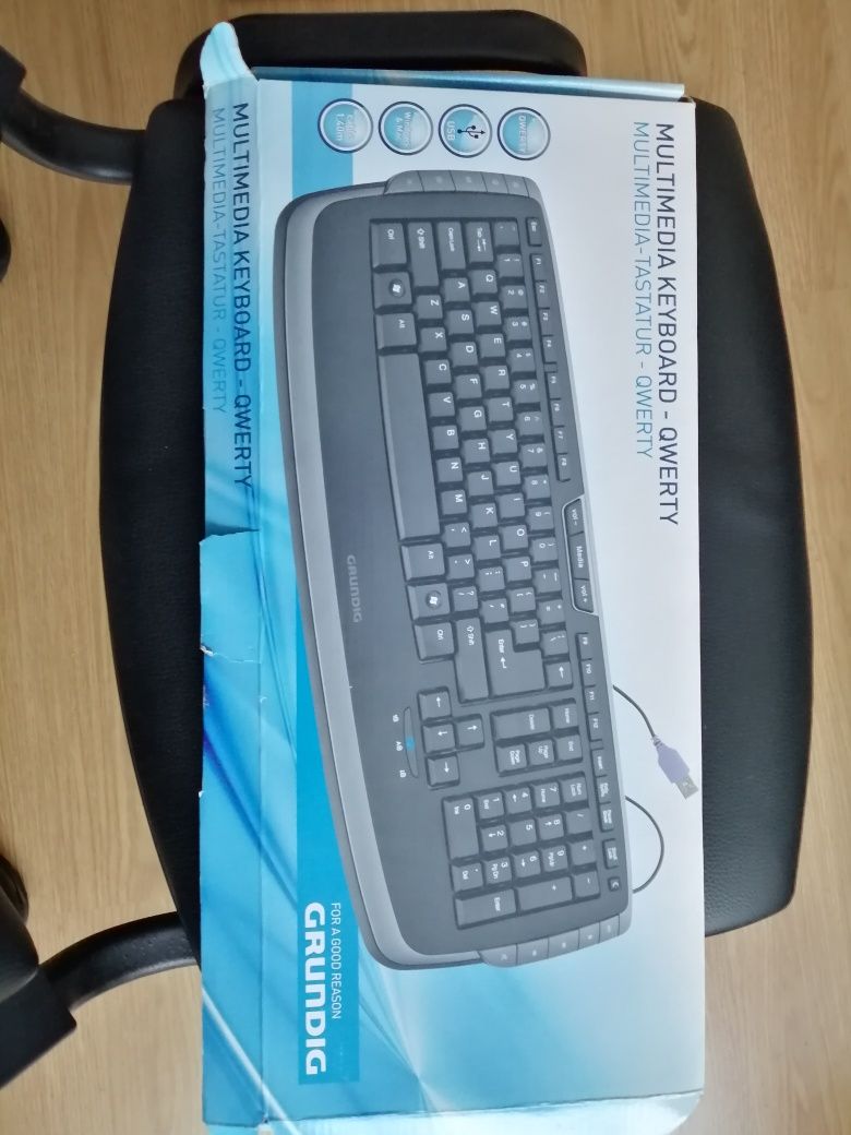 Teclado Grundig, luz led Azul,multimédia K