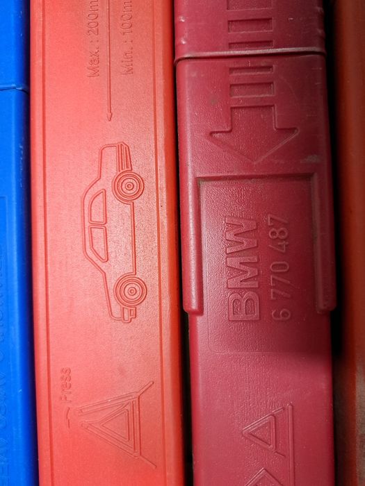 Trójkąt ostrzegawczy BMW, AUDI