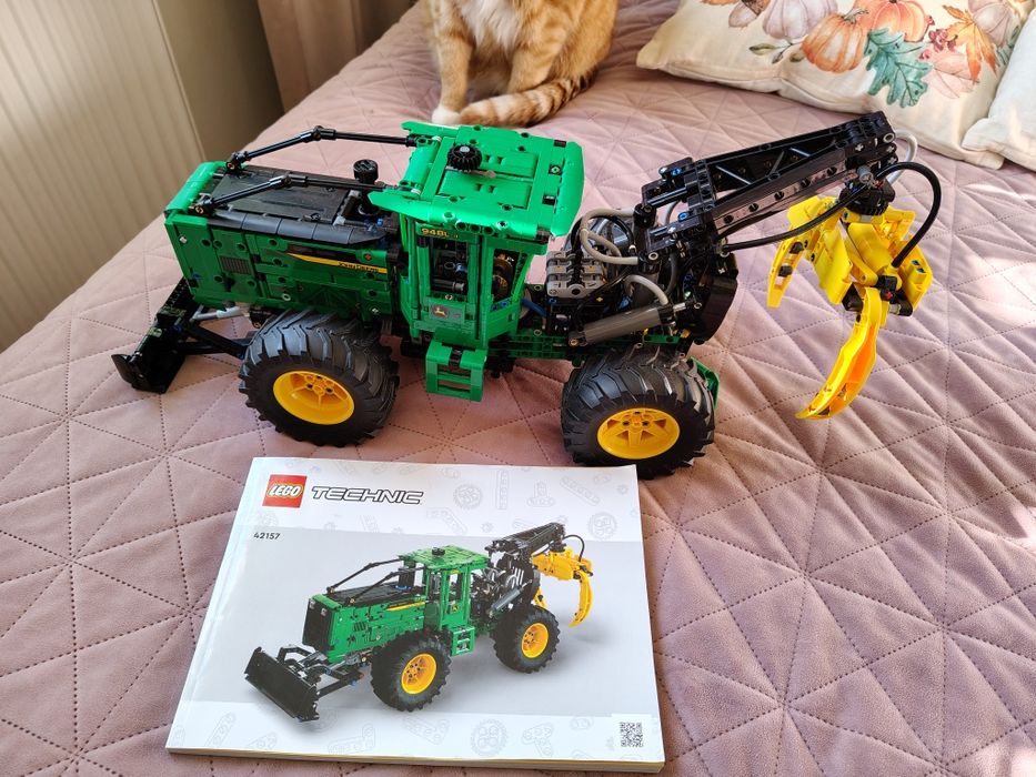 LEGO 42157 Technic - Ciągnik zrywkowy John Deere 948L-II
