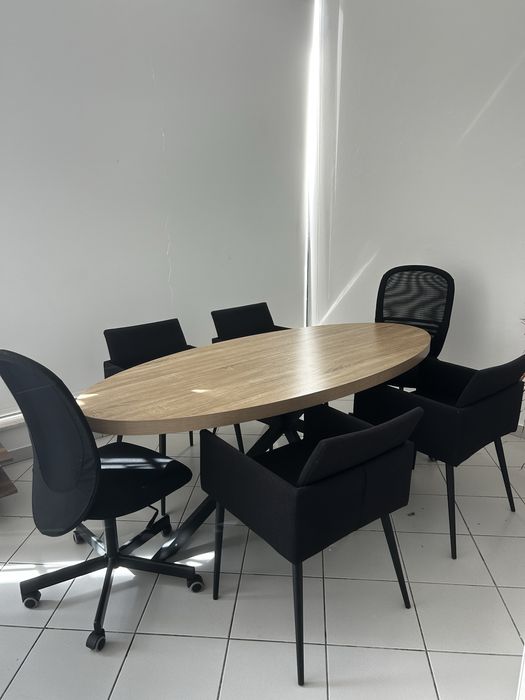 Mesa de Reuniões/Sala e 6 Cadeiras em excelente estado