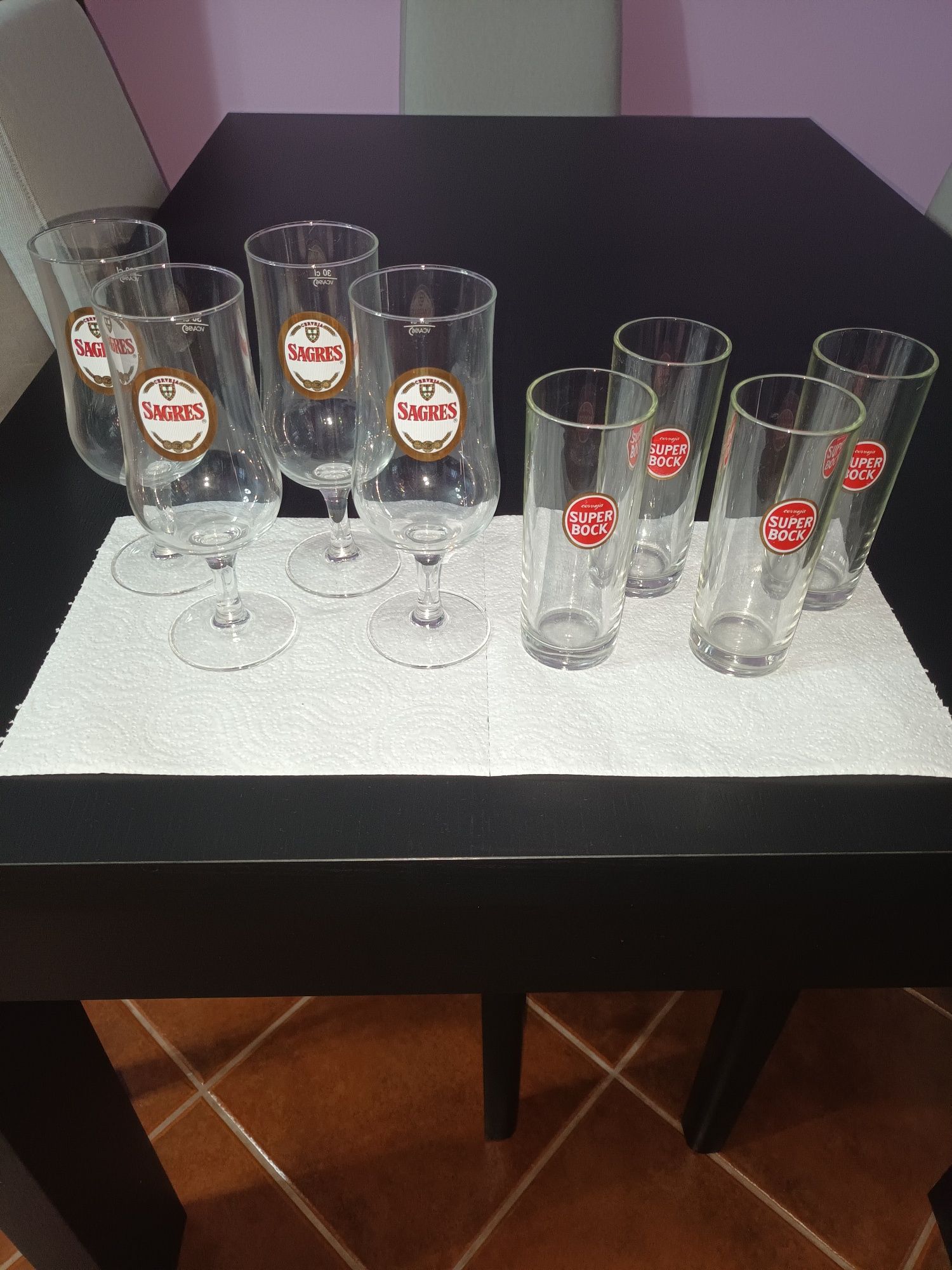 Copos de cerveja em vidro