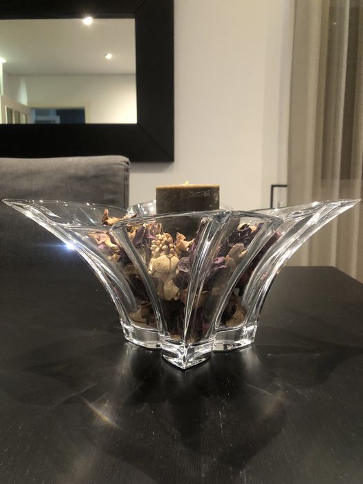 Centro de mesa em cristal com dois casticáis em cristal