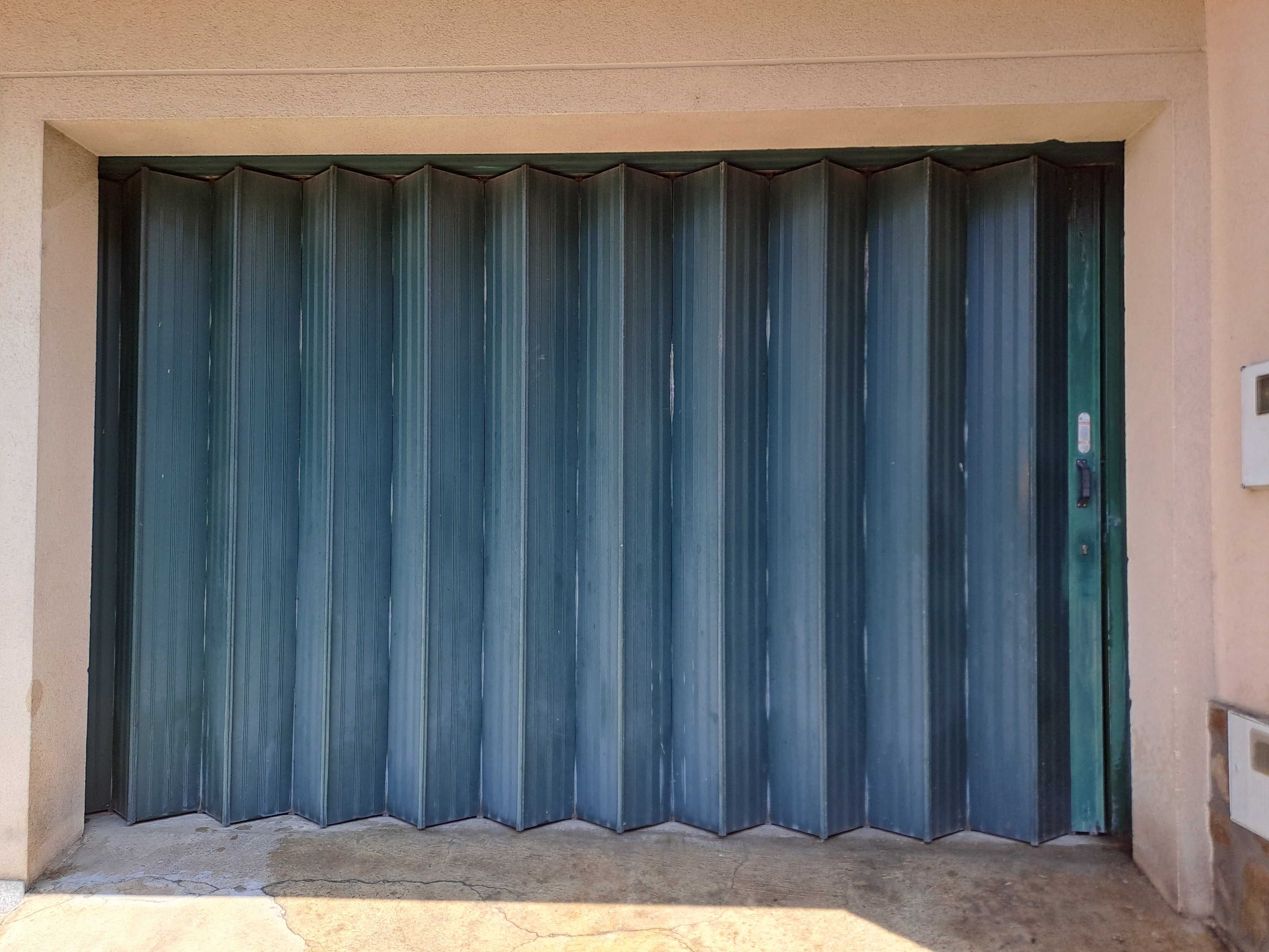 Portão de garagem em fole
