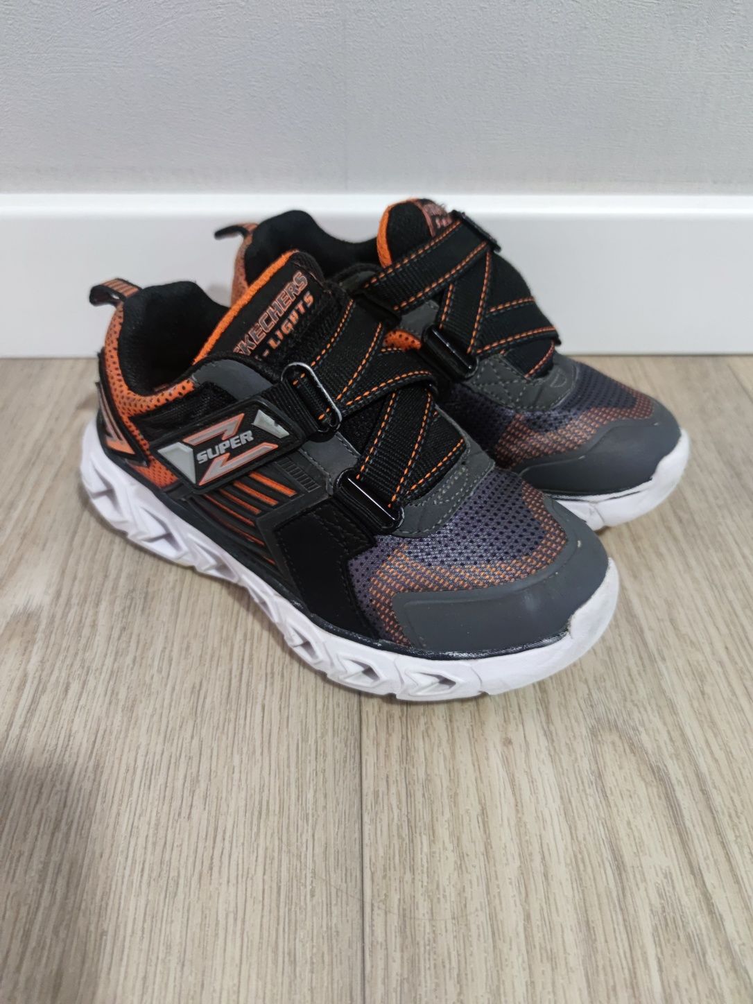 Кроссовки Skechers р.30. Мигают.