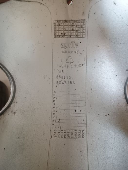 Aprilia rsv4 tuono błotnik przedni przód CZESCI