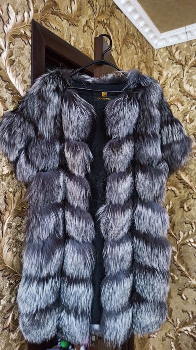 Продам жилет из чернобурки.