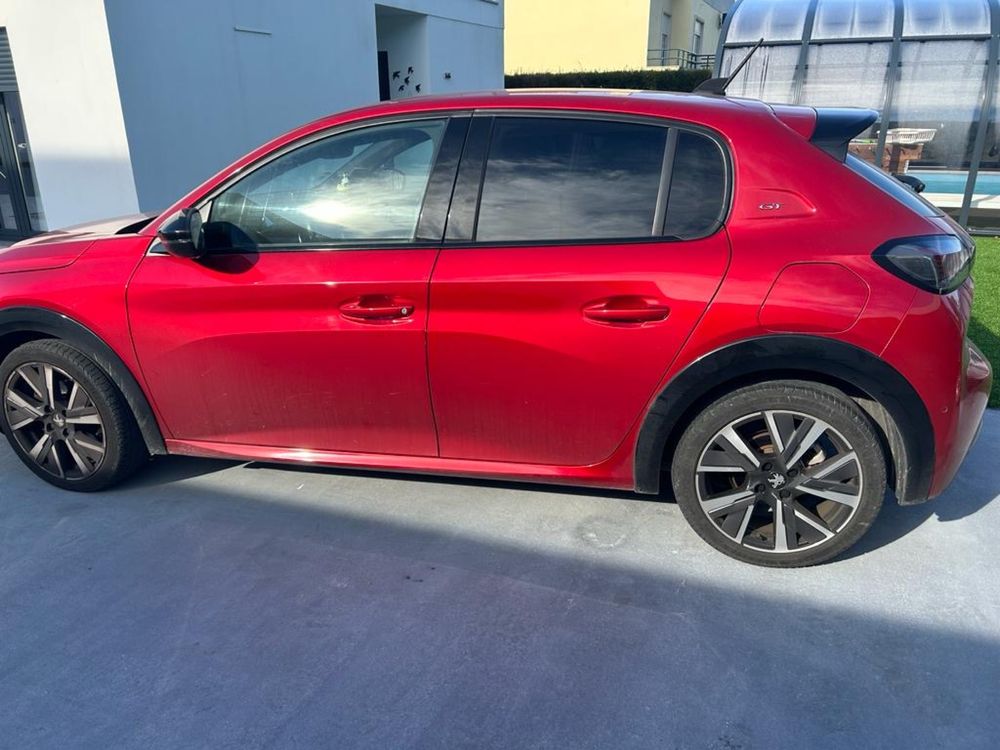 Peugeot 208 vermelho de 2021