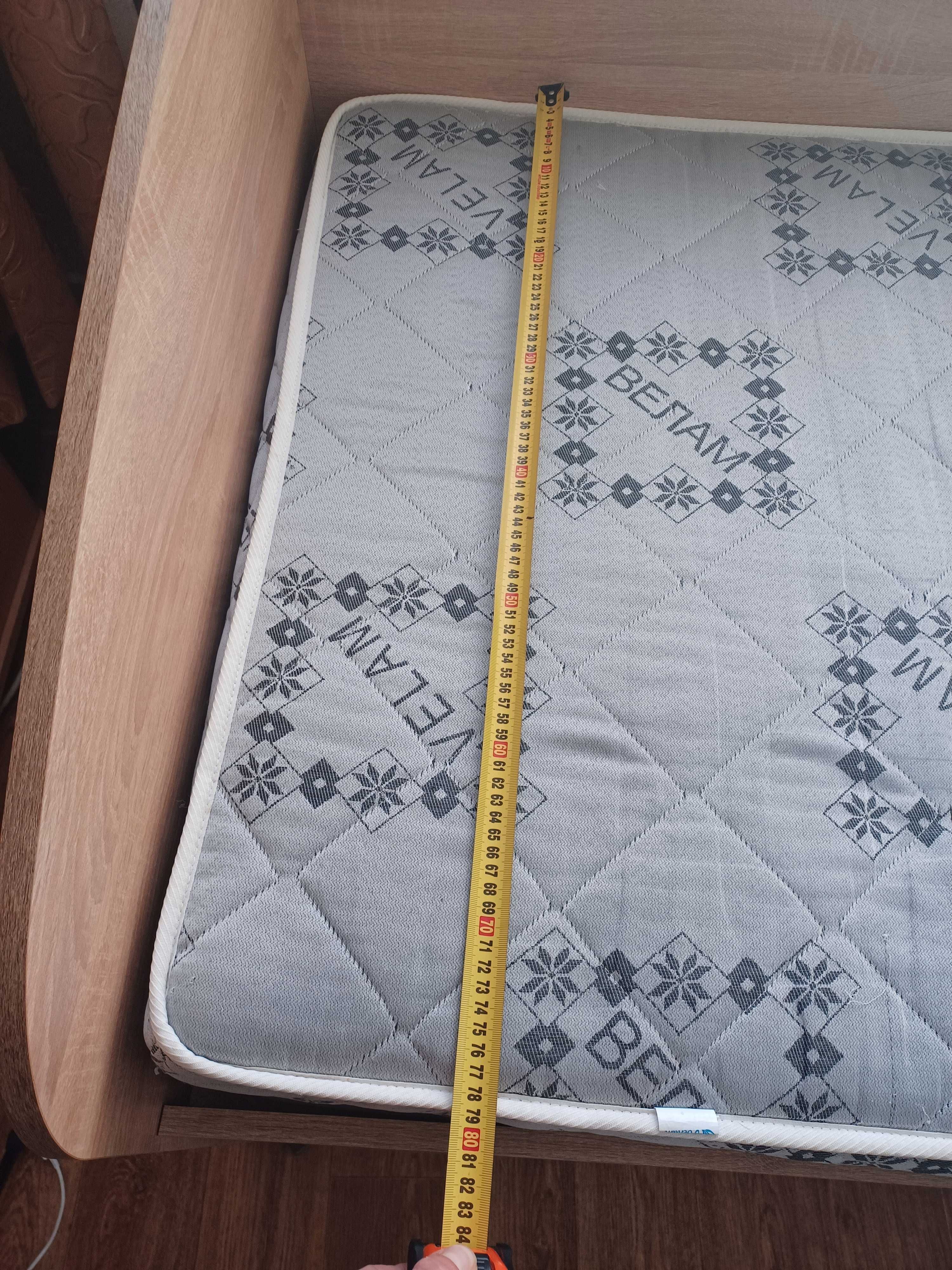 Кровать с матрасом отличное состояние!