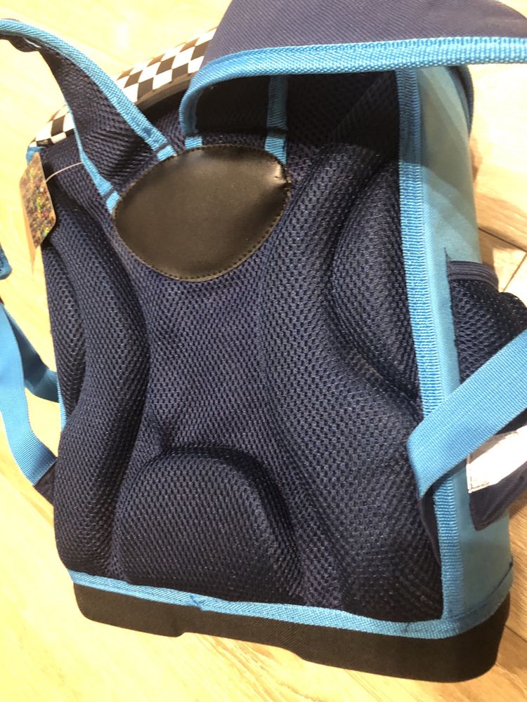Tornister, plecak profilowane plecy odblaski kieszonki