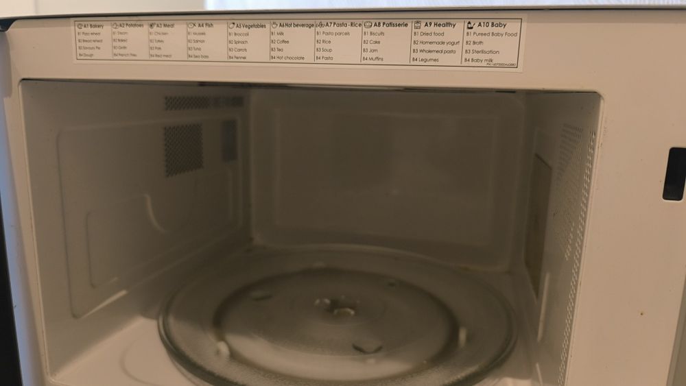 Microondas CANDY com grill - Cmxg 25dcs 1000w 25 Litros