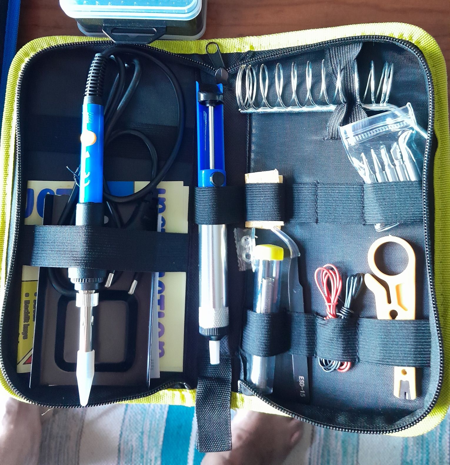 Ferramentas .Reparação Relojoaria. um ferro soldar. Também outras util