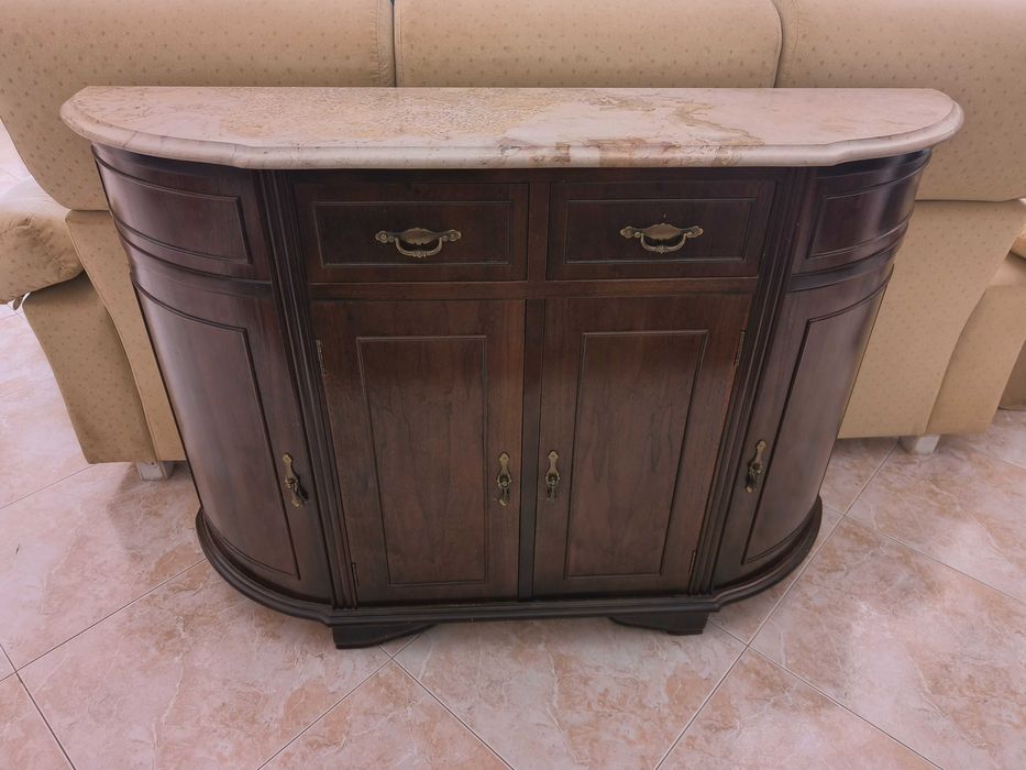 Móvel Aparador com Tampo em Mármore