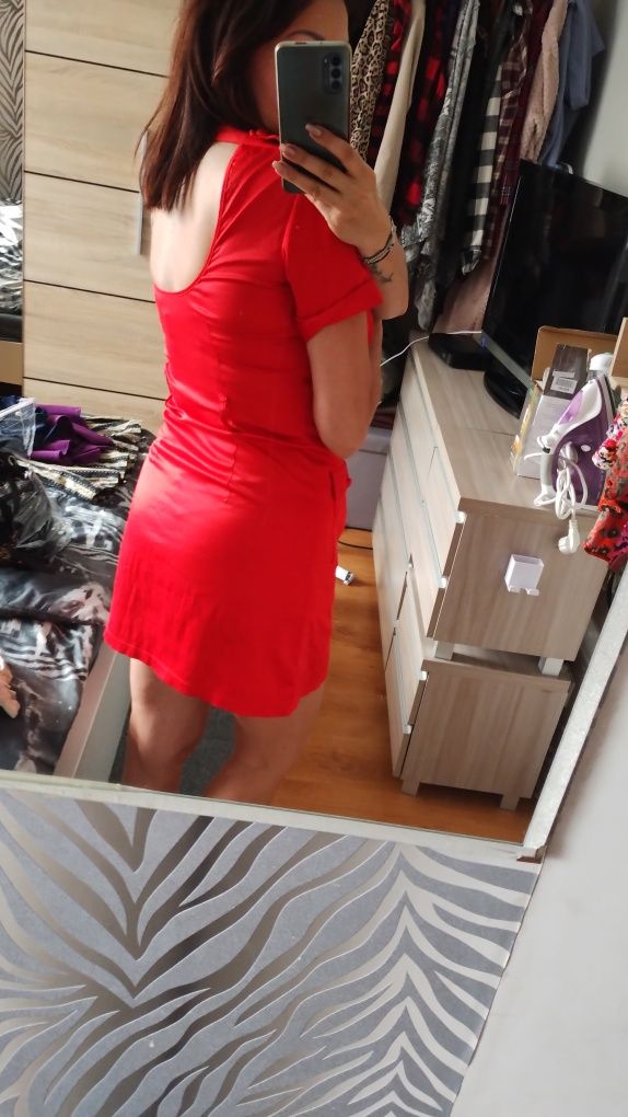 ASOS czerwona sukienka elastyczna M