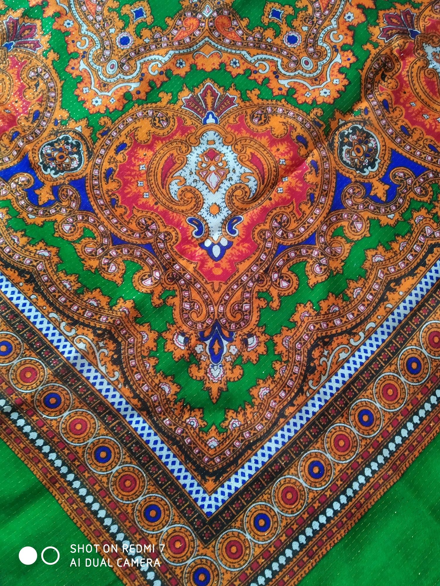 Продам  новый  старинный шерстяной платок с бахрамой