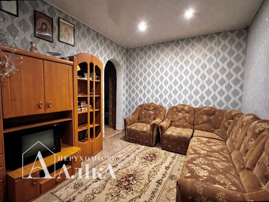 Продам частину будинку з власним двором