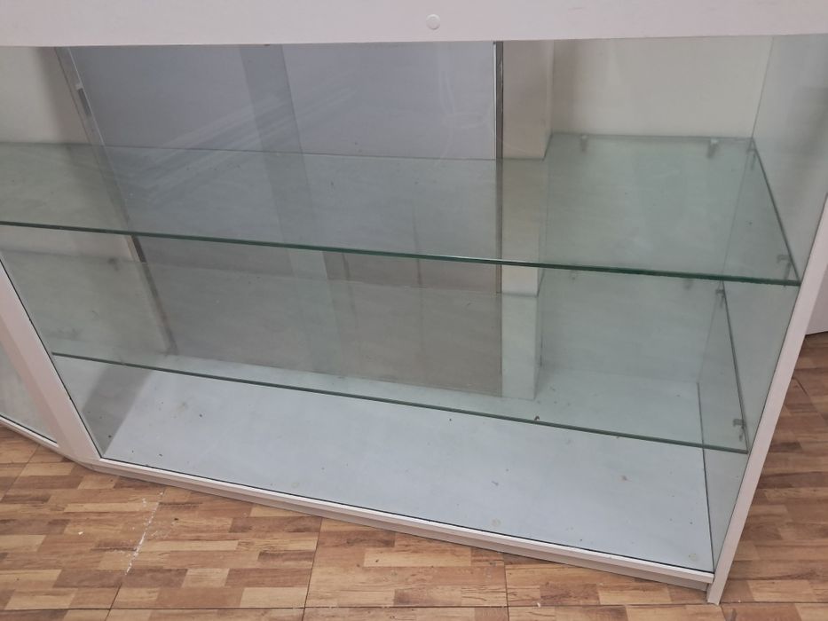 Balcão de atendimento e vitrine