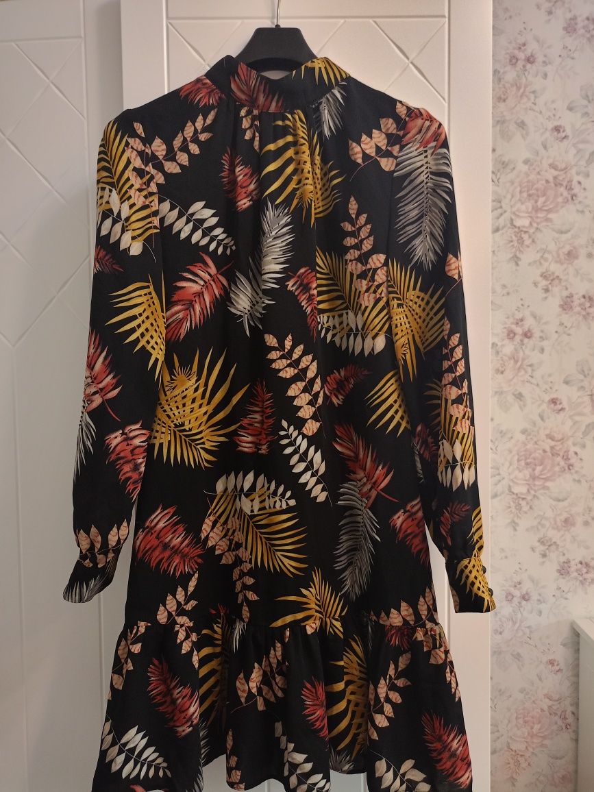 Sukienka S 36 kwiaty falbanki elegancka letnia