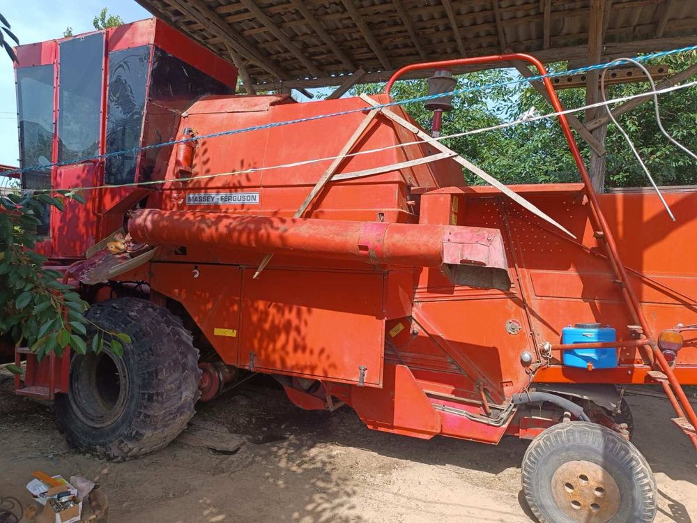 Продется комбайн  Massey Ferguson 440