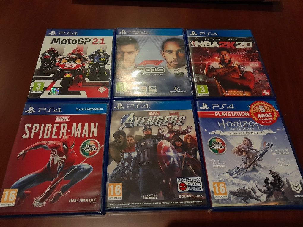 PlayStation 4 Pro 1TB + Comando Dualshock 4 + 6 jogos PS4