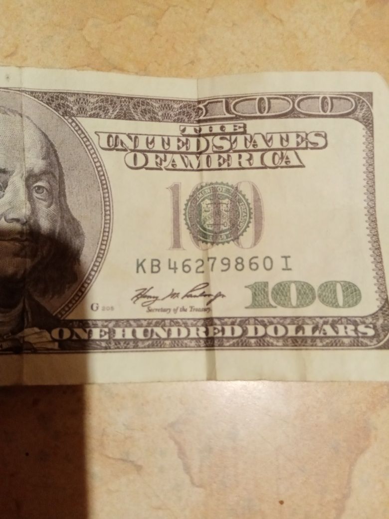 Banknot 100 dolarów z Rosyjskim numerem
