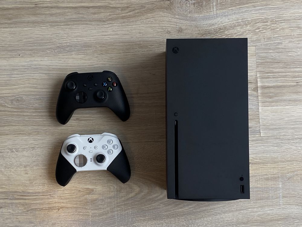 Xbox Series X 1 Tb, 2 pady + GamePass Ultimate do 13.12.2025