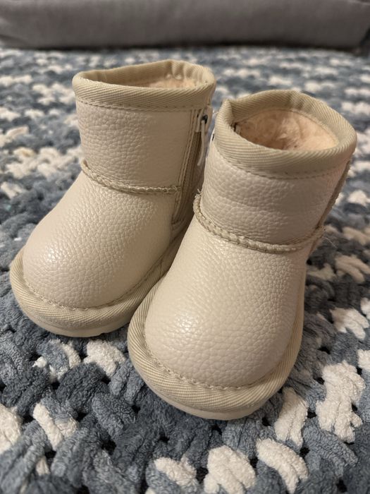 Дитячі угги молочного кольору