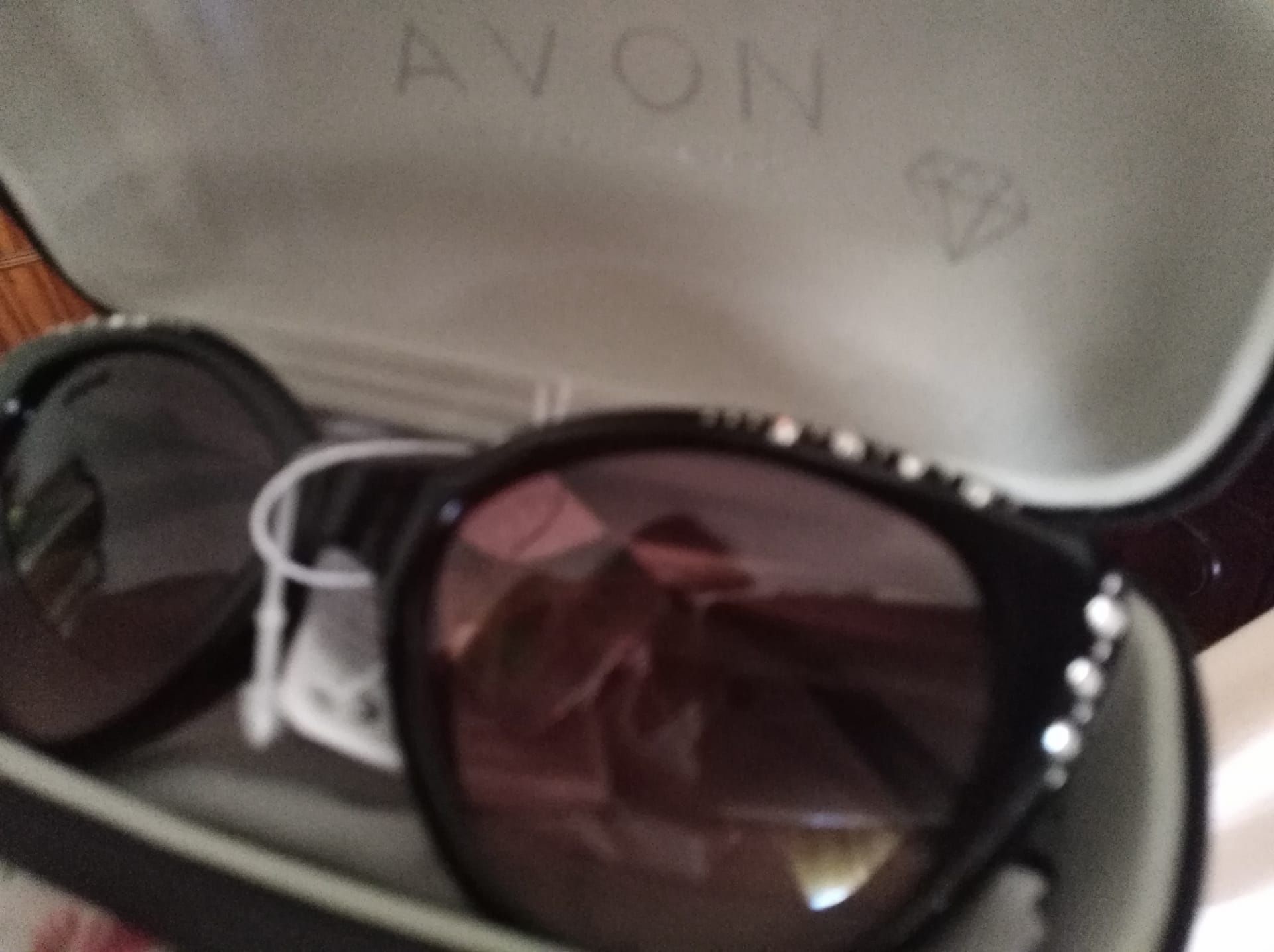 Óculos da marca AVON novos!