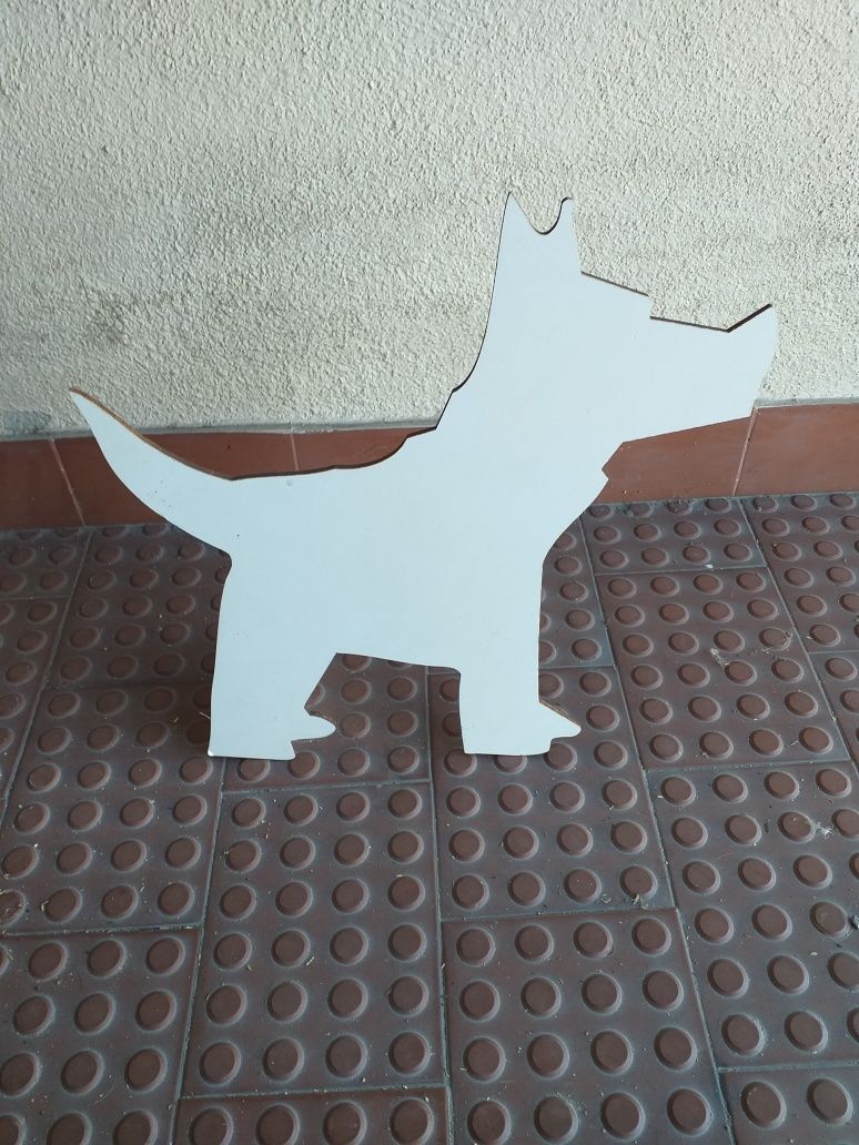 Cão em madeira fina, para decoração