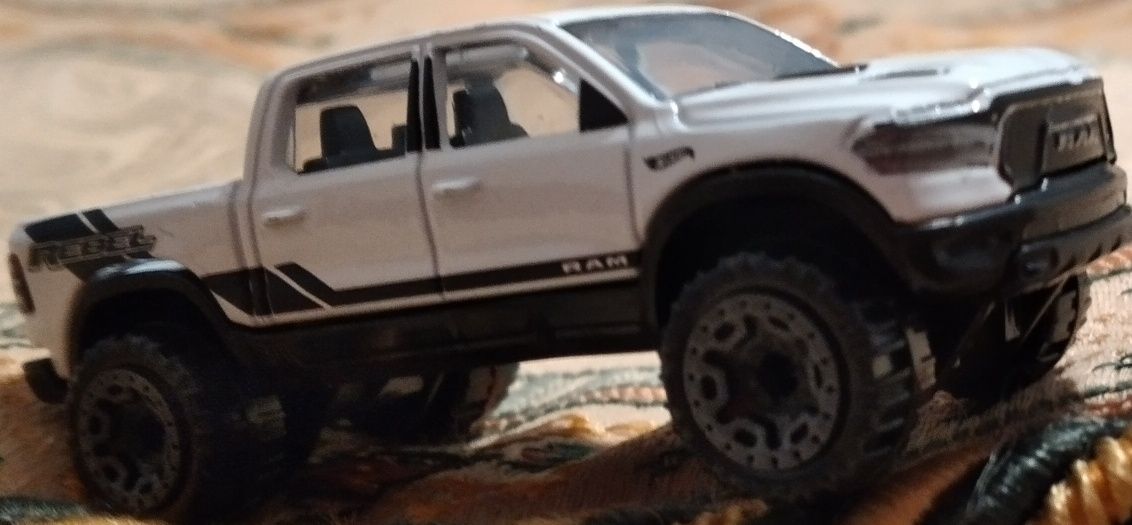 Vendo Miniatura Hot Wheels Jipe Ram Rebel!!! Versão que saiu em 2020!!