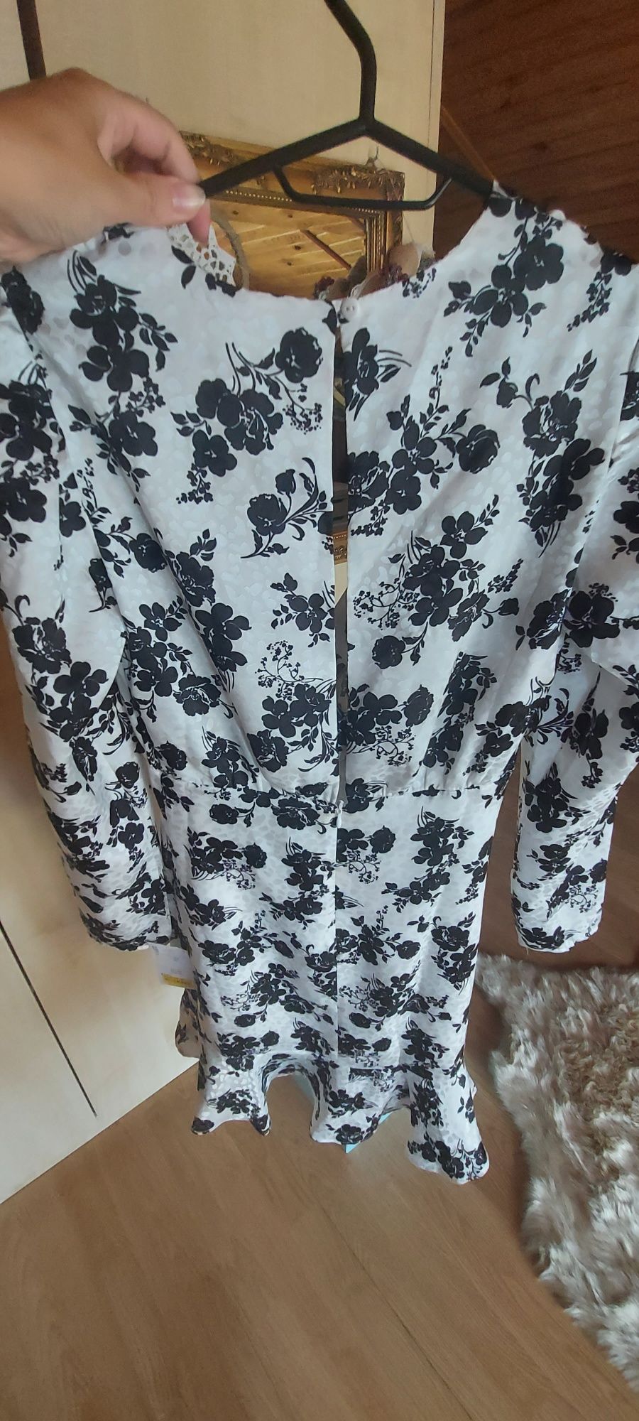 Nowa sukienka guess xs s falbanki mini