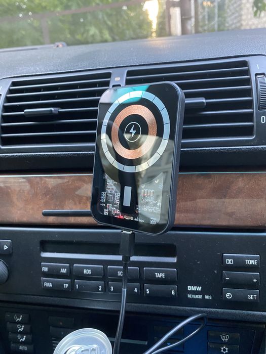 Бездротова зарядка в авто 15W MagSafe, магнітний тримач