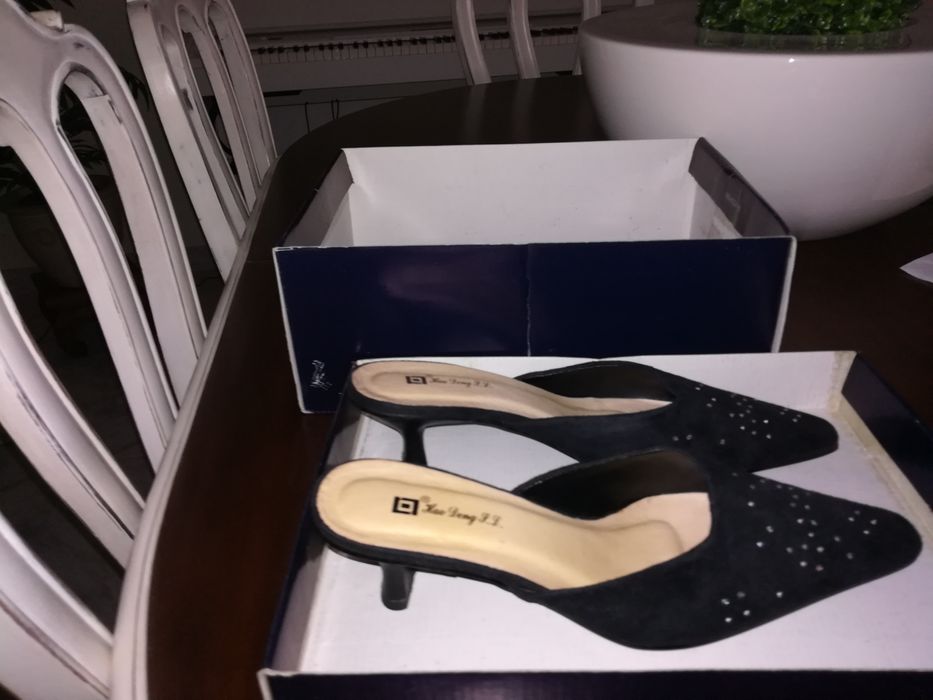 Sapatos chinelo novos