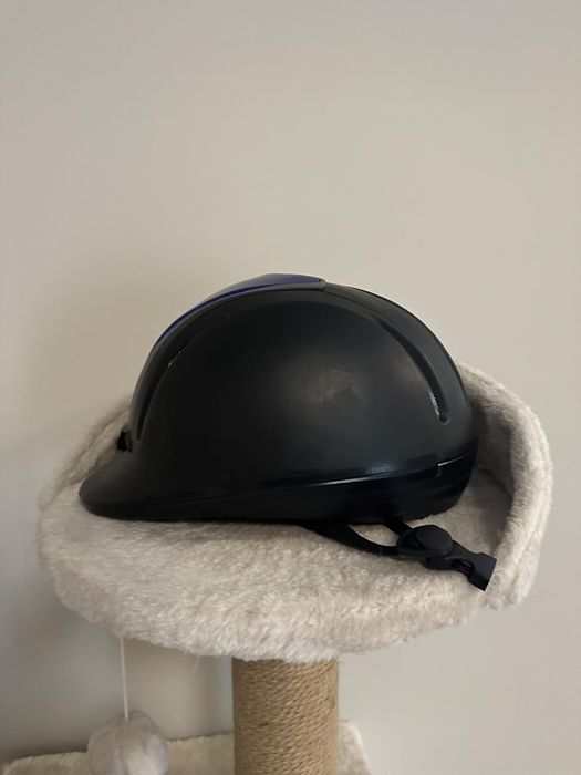 Kask jeździecki.
