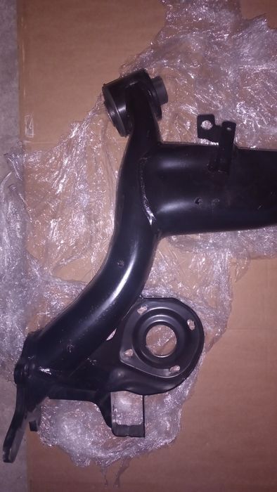 Підрамник задньої підвіски, задня балка Polo 9N ,нова!в наявності!