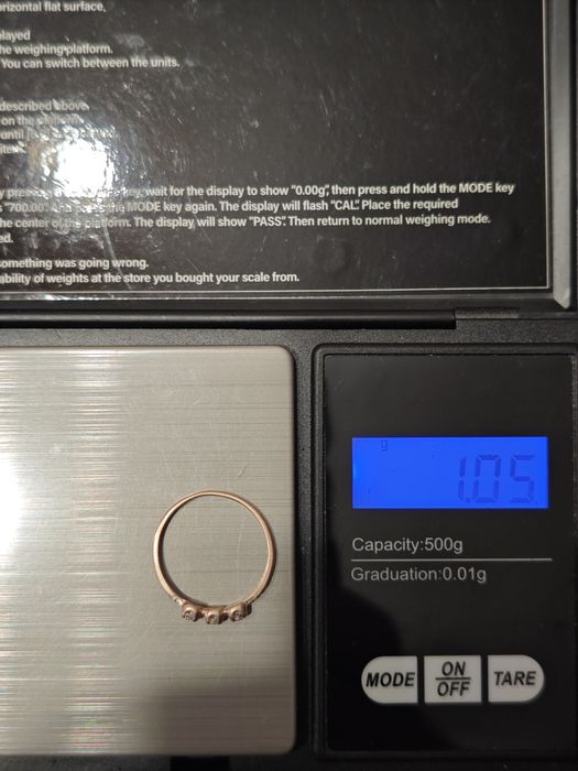 Золота каблучка з діамантами, 585 проба.