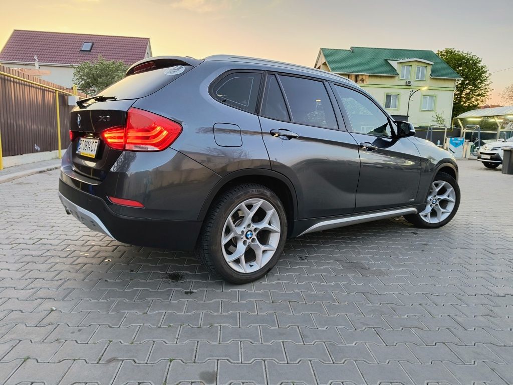 BMW x1 2014,2,8і xdrive полный привод ,би турбо бензин