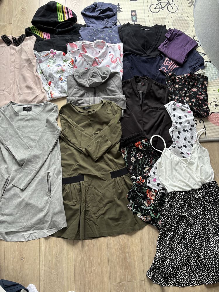 Paka ubran damskich r. S/XS, 18 sztuk