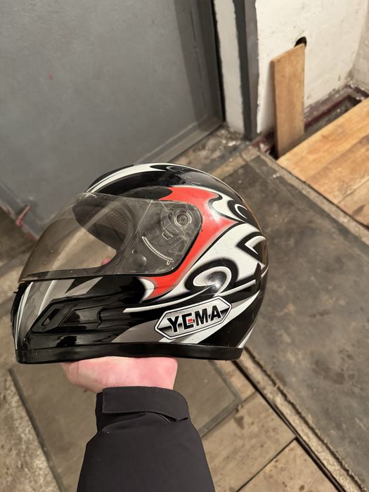 Шлем Yema