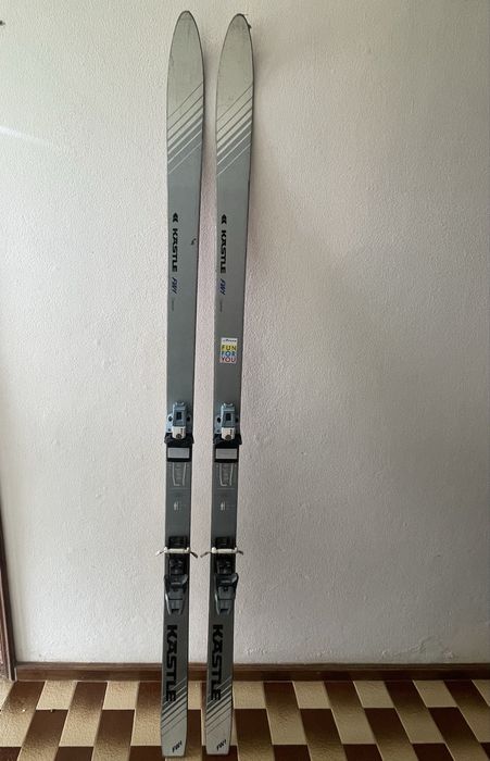 VINTAGE: Esquis Kastle FV1 - Peça de Coleção/Decoração