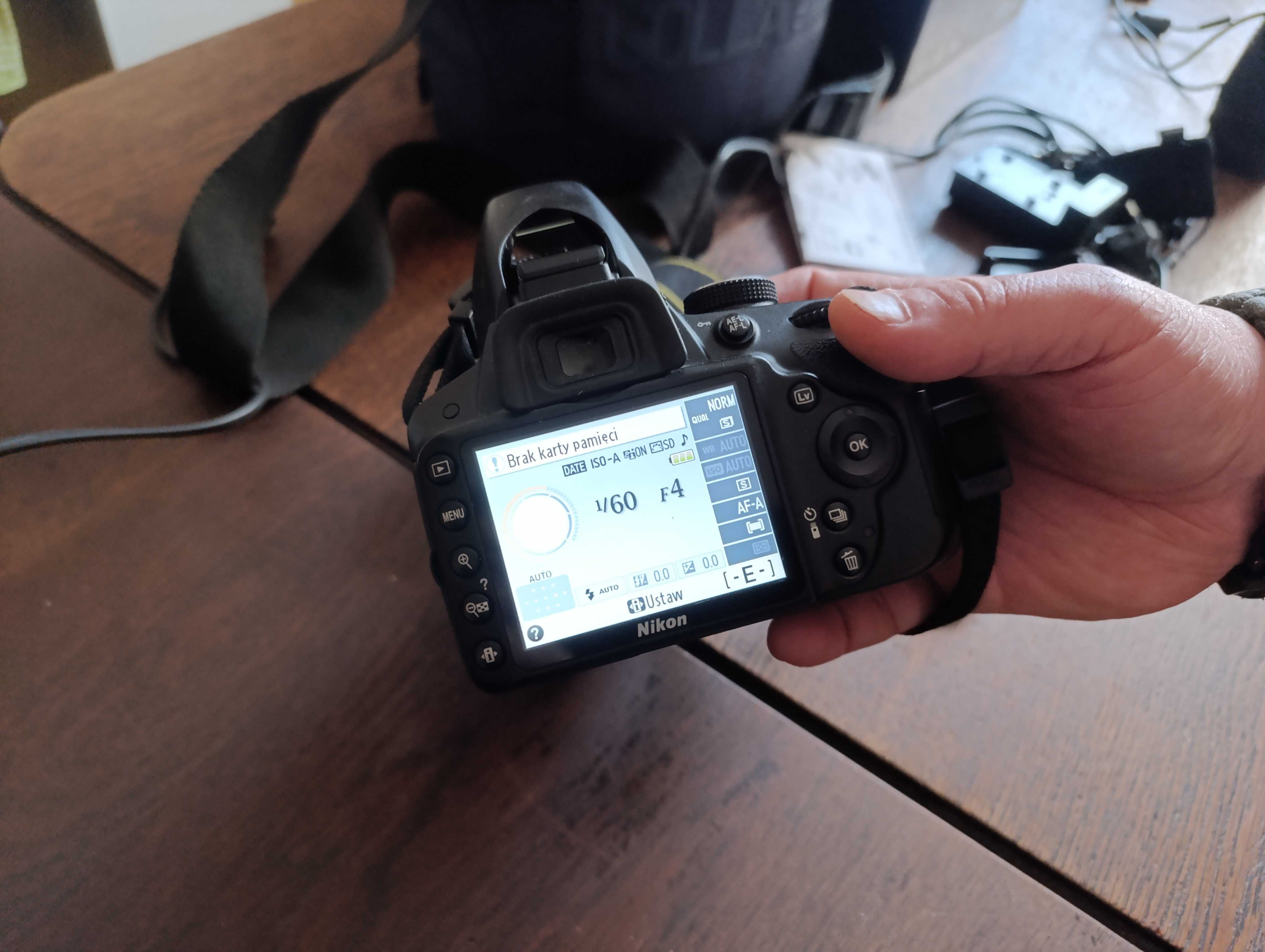 Nikon D3200 + VR DX AF-S Nikkor 18-55, 55-300 + extra 750/900/1600