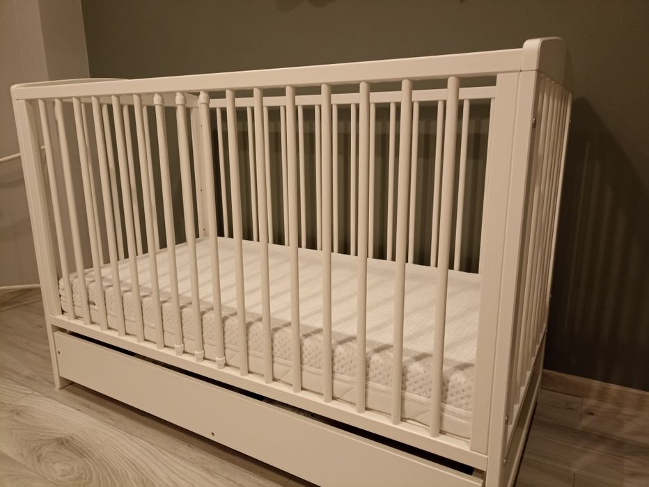 Łóżeczko drewniane Klupś + materac Babymatex