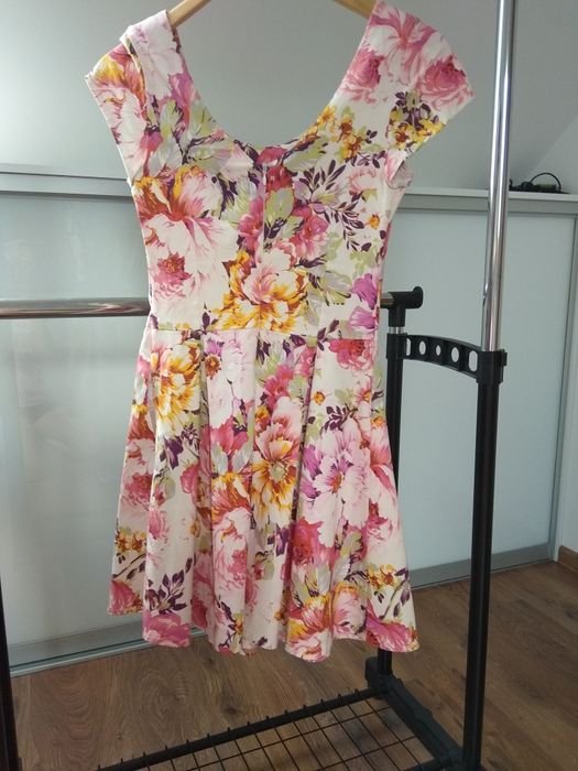 Nowa sukienka roz 38(na metce 36)