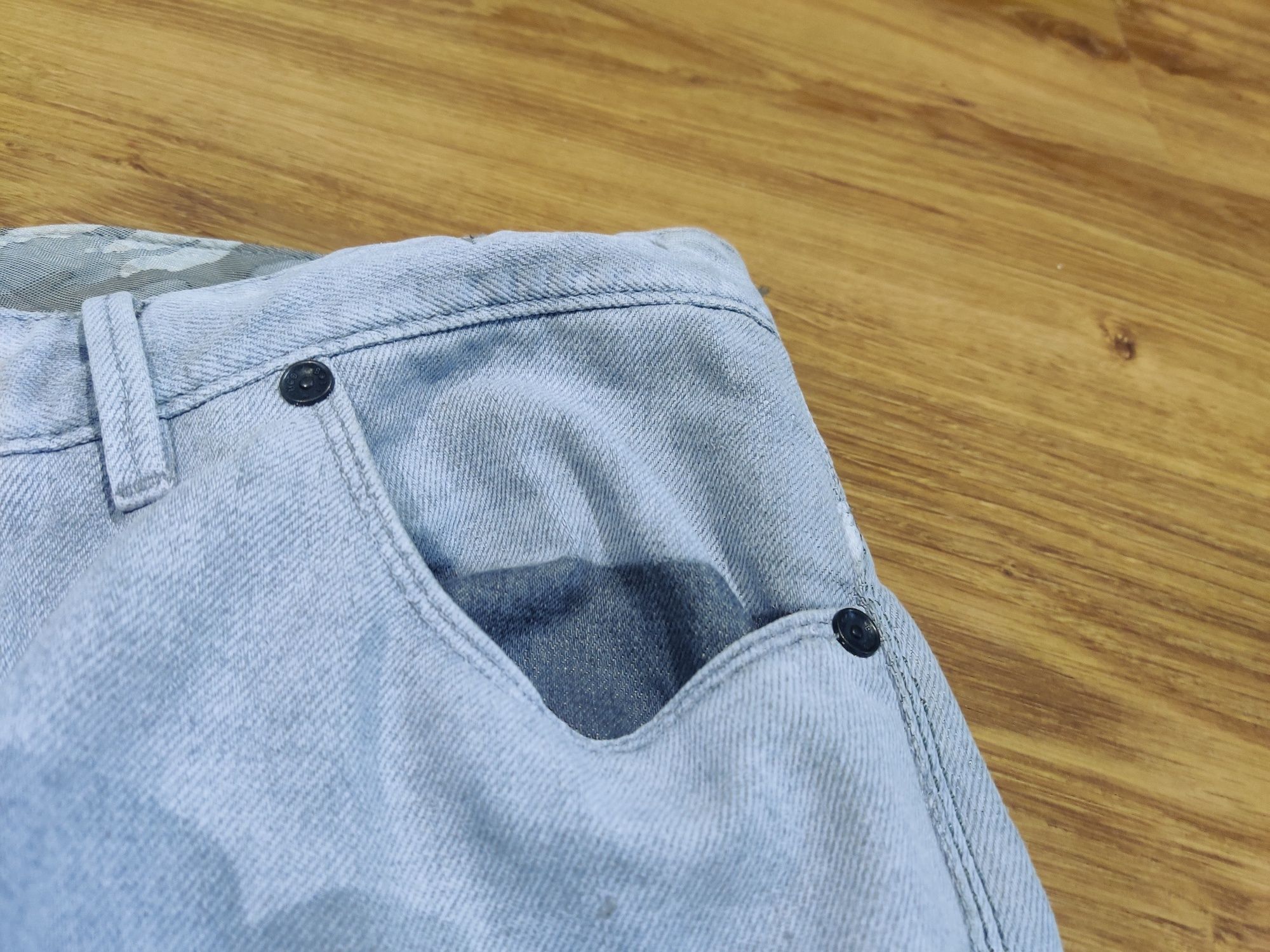 Spodnie męskie jeans jeansy Hugo Boss 33 34 handcrafted szare